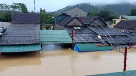 Nghệ An: Ngập lụt, nguy cơ sạt lở nhiều nơi, di dời dân khẩn cấp