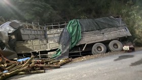 Xe tải tông vào taluy ở Thanh Hoá, 7 người thiệt mạng