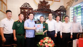 Lãnh đạo Đảng, Nhà nước trao Bằng Tổ quốc ghi công, tri ân người có công tại Nghệ An