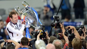 Petr Cech sẽ mãi mãi là một huyền thoại ở Chelsea