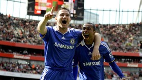 Ashley Cole (phải) và Frank Lampard trong màu áo Chelsea