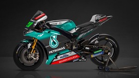 Dàn áo của chiếc xe đua của đội đua mới Petronas Yamaha SRT 