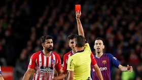 Diego Costa nhận thẻ đỏ vì xúc phạm mẹ trọng tài chính