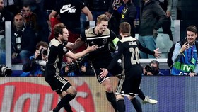 Vũ điệu chiến thắng đẹp mắt của Ajax