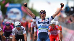 Cima trở thành tay đua Ý thứ 5 giành chiến thắng chặng ở Giro 2019
