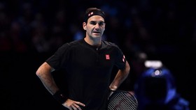 Roger Federer thua trong trận mở màn