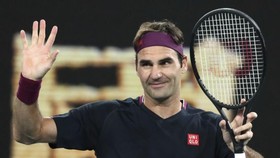 Roger Federer húa vía lọt vào vòng 4