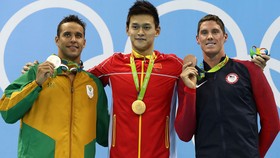Le Clos (trái) thua đau Sun Yang ở Olympic 2016