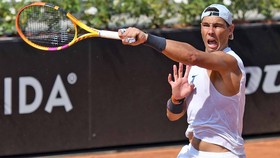 Italian Open: Djokovic “làm lại từ đầu” bằng 2 ván thắng, Nadal cũng tái xuất với 2 ván thắng