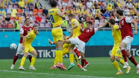 Tuyển Ukraine trong trận thua Áo