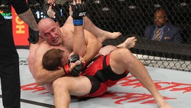 Alexey Oleynik và cú siết cổ đẳng cấp giành chiến thắng ở UFC 273