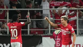 Spartak tiếp tục bay cao