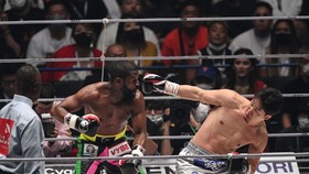 Mayweather tấn công Asakura
