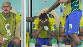 Neymar thất vọng khi bị thay ra vì chấn thương