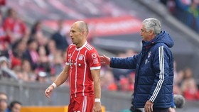 Arjen Robben cũng bị cho là nằm trong số những cầu thủ chống đối Carlo Ancelotti. Ảnh: Getty Images.