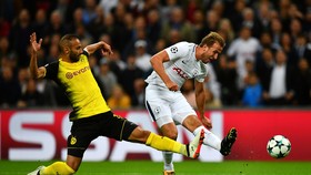 Harry Kane (phải, Tottenham) có thể sẽ được dưỡng sức trận lượt về ở Dortmund. Ảnh: Getty Images. 