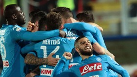 Lorenzo Insigne ăn mừng thắng lợi cùng các đồng đội Napoli. Ảnh: Getty Images.