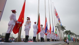 Lễ thượng cờ SEA Games 31 đã được chủ nhà Việt Nam tổ chức trang nghiêm. Ảnh: DŨNG PHƯƠNG