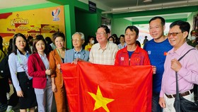 Giành HCV SEA Games 31, xạ thủ Trần Quốc Cường xúc động tặng thành tích cho bố