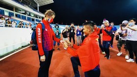 Màn cầu hôn dậy sóng tại SEA Games 31 có lượt người xem rất cao trên các nền tảng mạng xã hội ở SEA Games 31 lần này và tuyển thủ Nguyễn Tiến Trọng có một kỉ lục cho riêng mình. Ảnh: NHẬT ANH