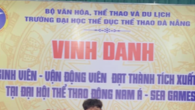 Kình ngư Hoàng Quý Phước đã được Đại học TDTT Đà Nẵng tuyên dương mừng công trước thành tích tại SEA Games 31. Ảnh: Q.P