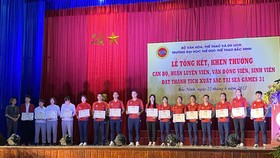 Các tuyển thủ sinh viên của Đại học TDTT Bắc Ninh được vinh danh ở ngày 22-6. Ảnh: MINH CHIẾN
