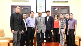 Chủ tịch UMB đã có mặt tại Hà Nội và trao đổi nhiều kế hoạch phát triển với Billiards & Snooker Việt Nam. Ảnh: VĂN DUY