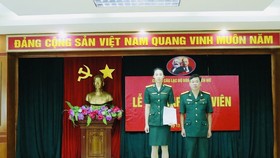 Chủ công Phạm Thị Nguyệt Anh đã được chi bộ của đội nữ Bộ tư lệnh Thông tin tổ chức lễ kếp nạp Đảng viên mới. Ảnh: BTLTT