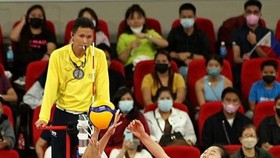 Trọng tài Nguyễn Việt Hòa tham gia điều hành cúp bóng chuyền nữ châu Á 2022 vừa qua. Ảnh: V.HÒA