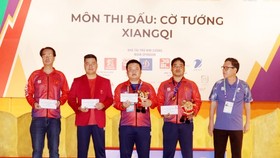 Kỳ thủ Nguyễn Thành Bảo (ngoài cùng bên trái) góp mặt ở giải vô địch thế giới năm nay. Ảnh: K.T