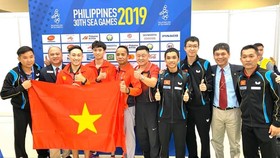 Chuyên gia Dư Chí Quốc và ban huấn luyện đội bóng bàn Việt Nam từng có tấm HCV tại SEA Games 30-2019. Ảnh: P.A.T