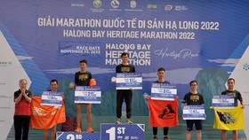 VĐV tại giải marathon di sản Hạ Long 2022 trong sáng 13-11. Ảnh: BTC