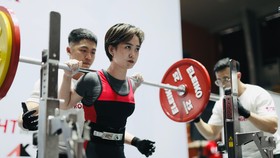 VĐV powerlifting đã tranh tài tại giải trong ngày khai cuộc 19-11. Ảnh: THU MINH