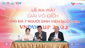 Ban tổ chức thông tin về giải đấu. Ảnh: T.L