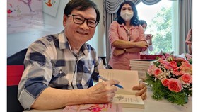 Nhà văn Nguyễn Nhật Ánh trở lại thế giới loài vật với “Ra bờ suối ngắm hoa kèn hồng” 