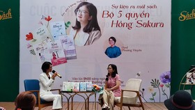 Tác giả Hồng Sakura: Muốn thành công và sống được với nghề, người viết phải nhận ra mình ngay trên trang viết
