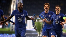 Lần lượt Rudiger, Alonso và Azpilicueta chuẩn bị rời Chelsea...