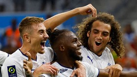 Guendouzi (phải) và Tavares (giữa) đang là trụ cột của Marseille