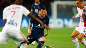 Messi đụng độ Lyon mùa trước