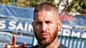 Sergio Ramos lại quay về với tóc ngắn