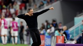 Luis Enrique ăn mừng trong trận thắng Costa Rica