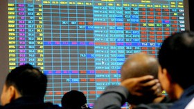Shares trade higher on the back of bank stocks
