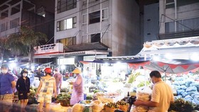 Local authorities stuck in ending spontaneous trading around wholesale markets