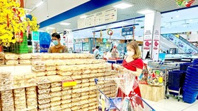 HCMC Tet market: Purchasing power jumps before Lunar New Year