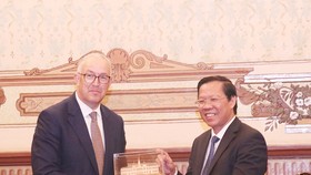 HCMC, Rotterdam promote cooperation in climate change response