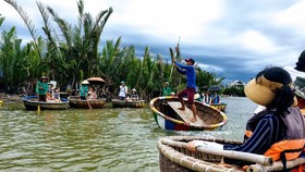 Vietnam serves 2.95 million international tourists in 11 months