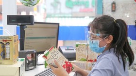 Vinamilk switched to the online mode to adapt to the new normal status. (Photo: SGGP)