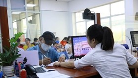 The social security unit is confirming documents for laborers requesting the rent support.
