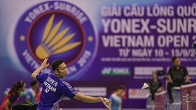 Tay vợt số 1 Việt Nam Nguyễn Tiến Minh thắng nhanh Thomas Rouxel (Pháp) với tỷ số 2-0 ở ngày thi đấu đầu tiên. Ảnh: Dũng Phương