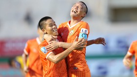 Niềm vui chiến thắng của nhà Bình Định ở trận khai mạc mùa giải hạng nhất 2020. Ảnh: Dũng Phương